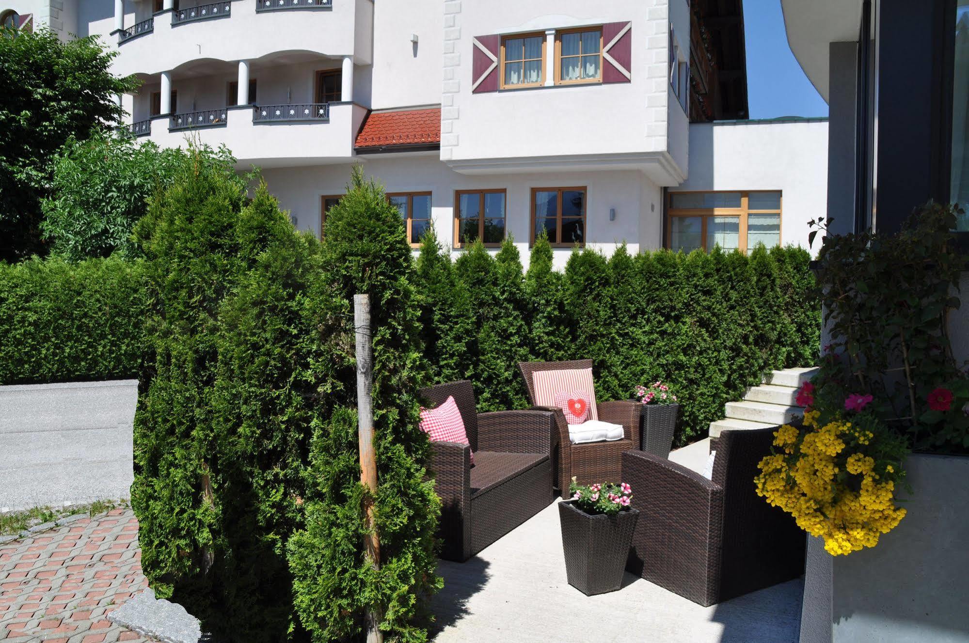Ferienwelt Kesselgrub Hotel In Altenmarkt-Zauchensee Алтенмаркт им Понгау Екстериор снимка